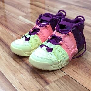 NIKE UPTEMPO size 6.5 Y or 7.5-8 W